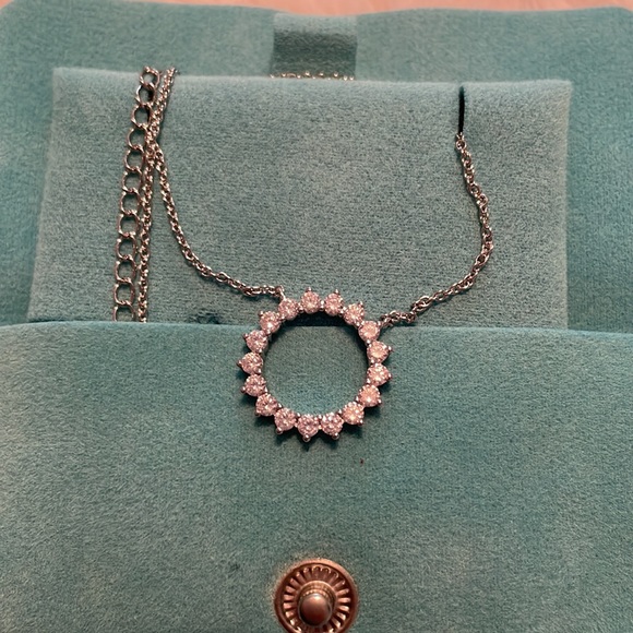 Gorgeous silver colour necklace with crystals - Picture 5 of 11